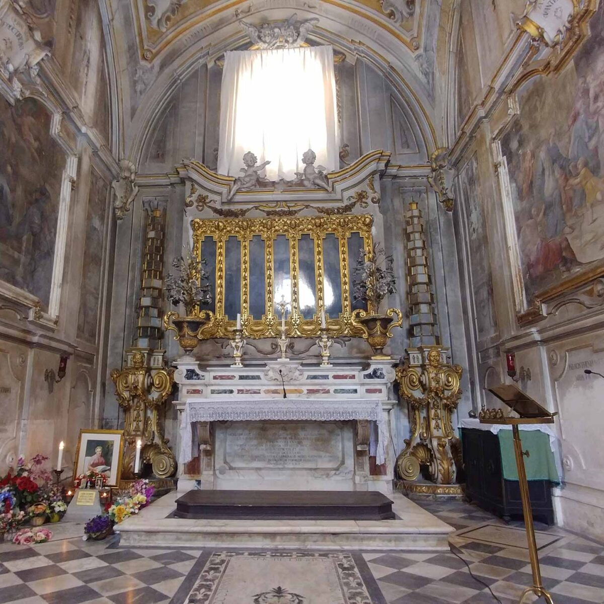 Cappella grade del Chiostro della SS. Annunziata a Firenze dove è sepolta Maria Valtorta