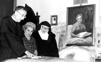 Madre Teresa Maria con Marta Diciotti e padre Berti nella stanza di Maria Valtorta